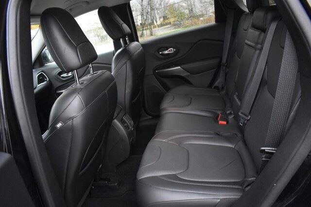 Used 2019 Jeep Cherokee Limited w/ Luxury Group AWD/4WD image 23