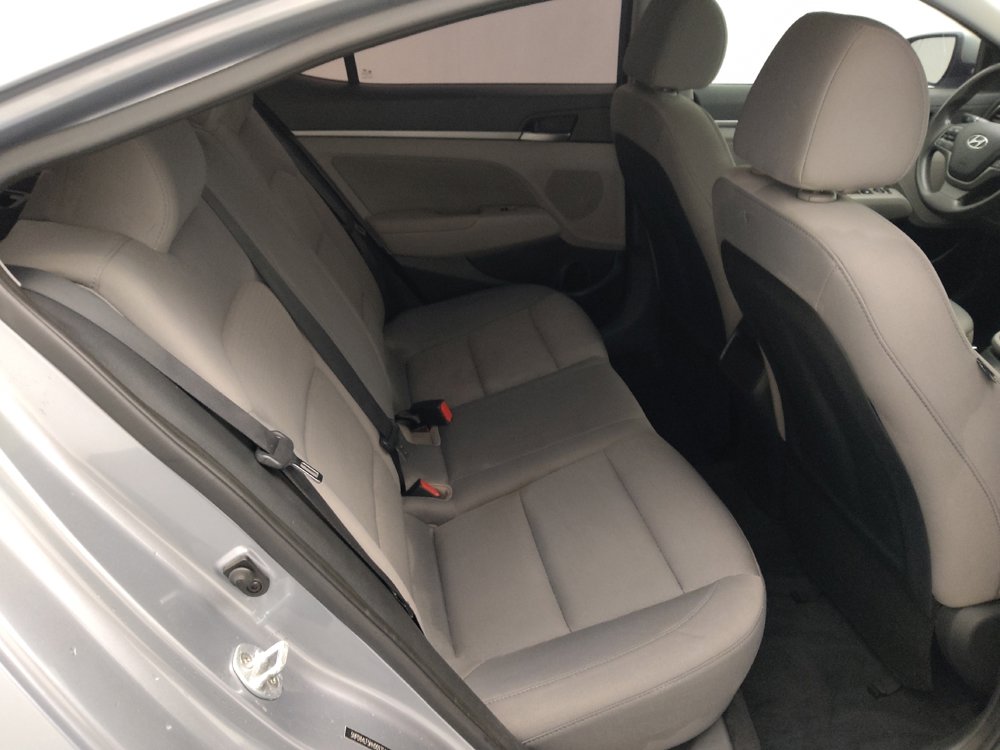 Used 2017 Hyundai Elantra SE image 19