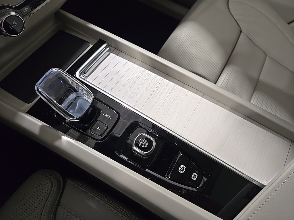New 2026 Volvo XC60 T8 Ultra w/ Protection Package Premier image 12