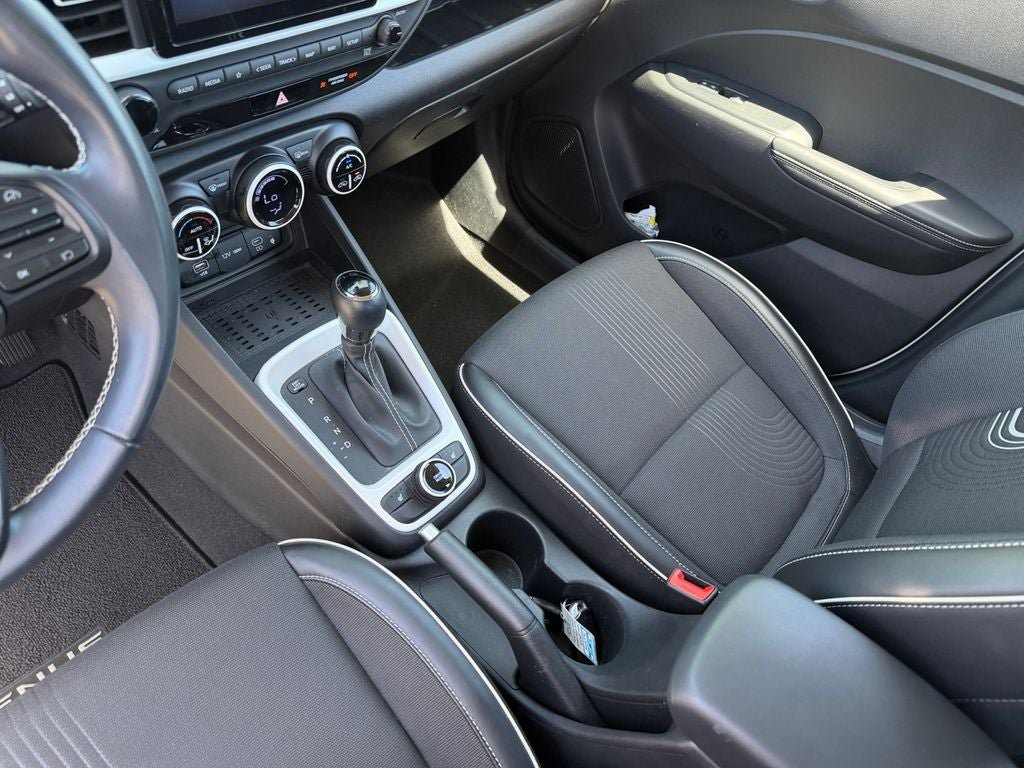 Used 2023 Hyundai Venue Limited FWD image 18