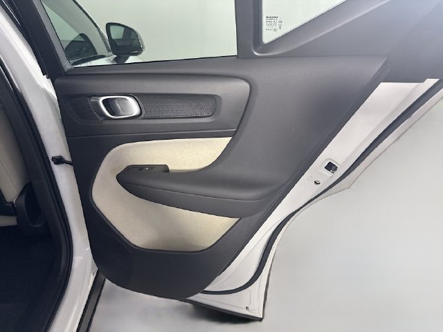 Used 2026 Volvo XC40 B5 Plus AWD/4WD image 27