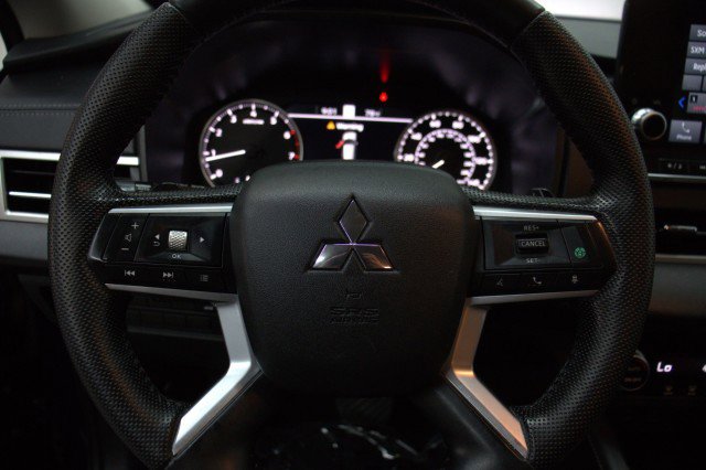 Used 2023 Mitsubishi Outlander SE FWD image 9