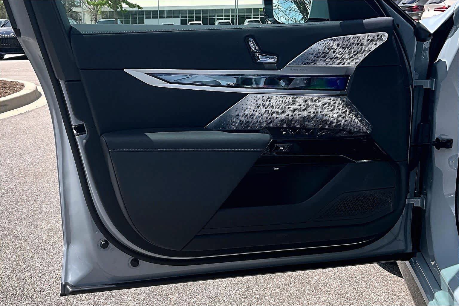 New 2026 BMW 760i xDrive w/ Luxury Rear Seating Package image 10
