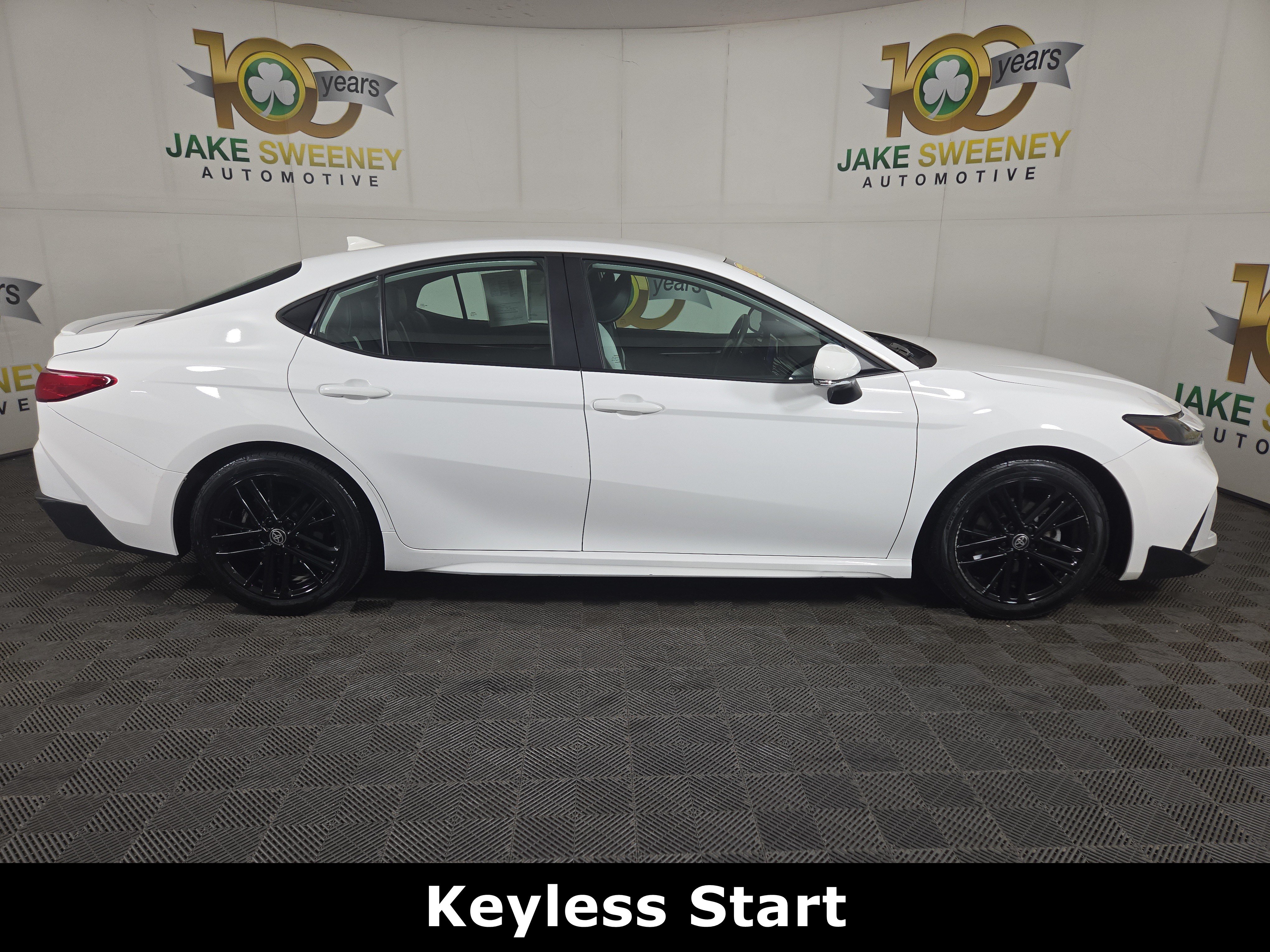 Used 2025 Toyota Camry SE FWD image 10