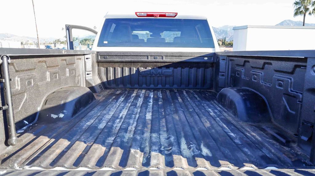 Used 2025 GMC Sierra 2500 AT4 image 29
