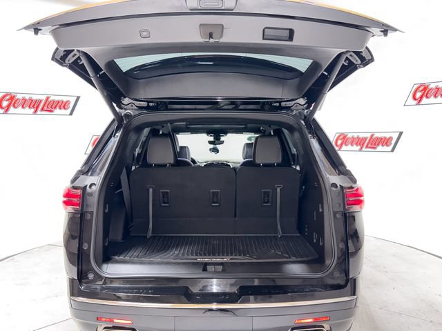Used 2023 Chevrolet Traverse Premier FWD image 6
