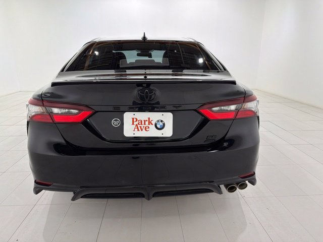 Used 2022 Toyota Camry SE w/ Cold Weather Package AWD/4WD image 4