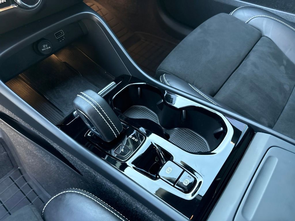 Used 2021 Volvo XC40 T5 R-Design w/ Advanced Package image 29