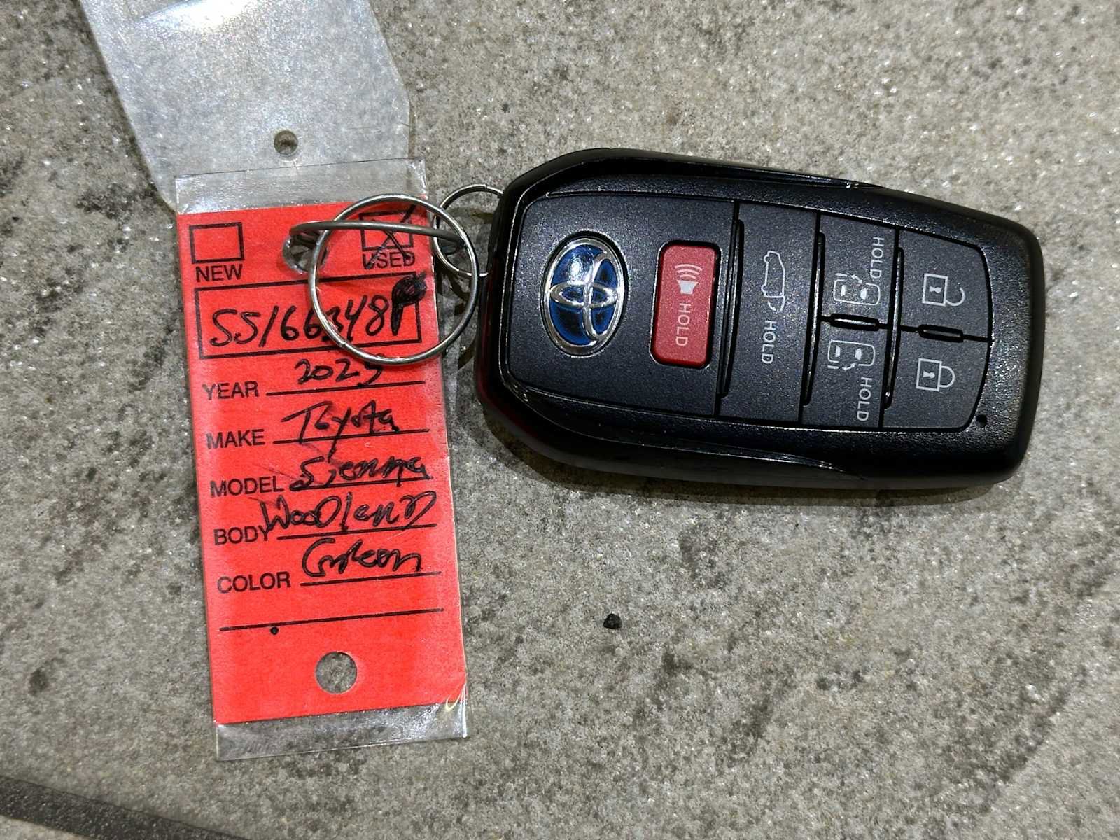 Certified 2025 Toyota Sienna XLE Woodland Edition image 33