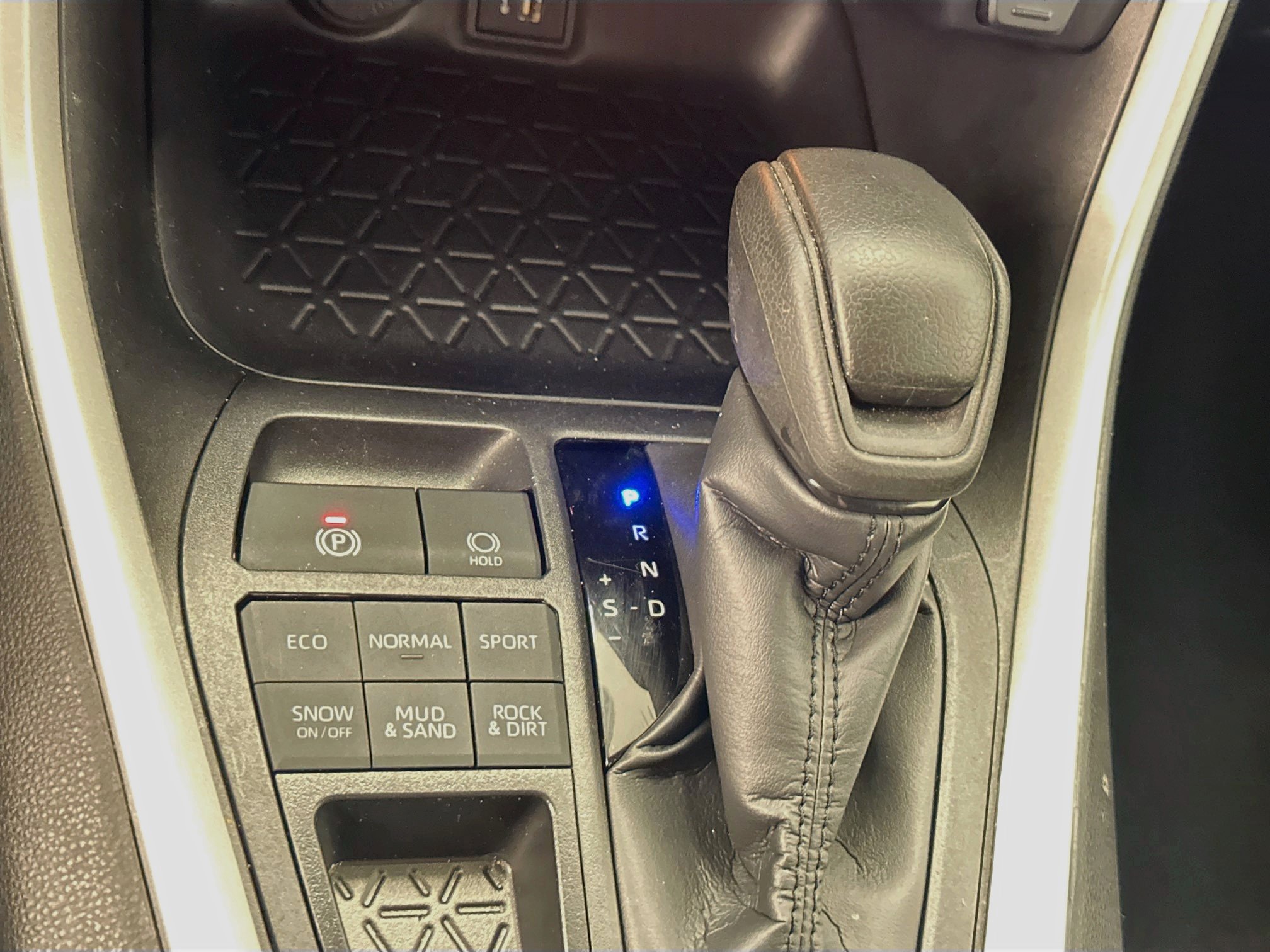 Used 2025 Toyota RAV4 LE AWD/4WD image 25