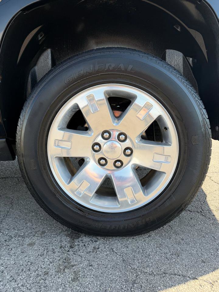 Used 2011 GMC Yukon XL SLT AWD/4WD image 4