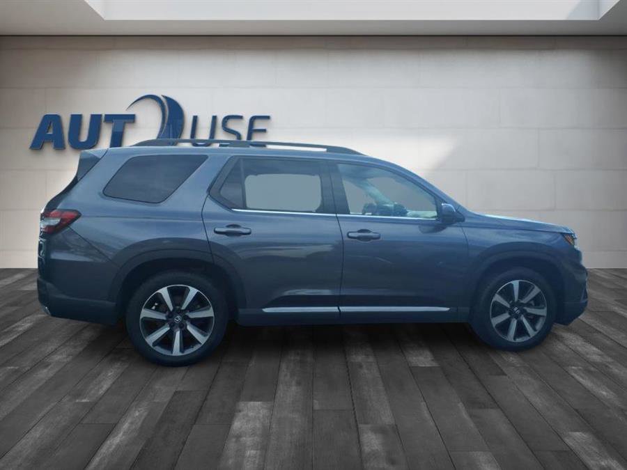 Used 2023 Honda Pilot Touring image 2