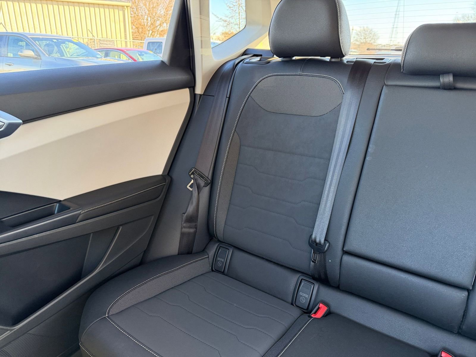 Used 2025 Volkswagen Taos SE image 39