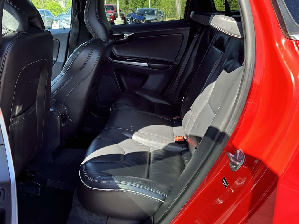 Used 2017 Volvo XC60 T6 R-Design w/ Climate Package image 10