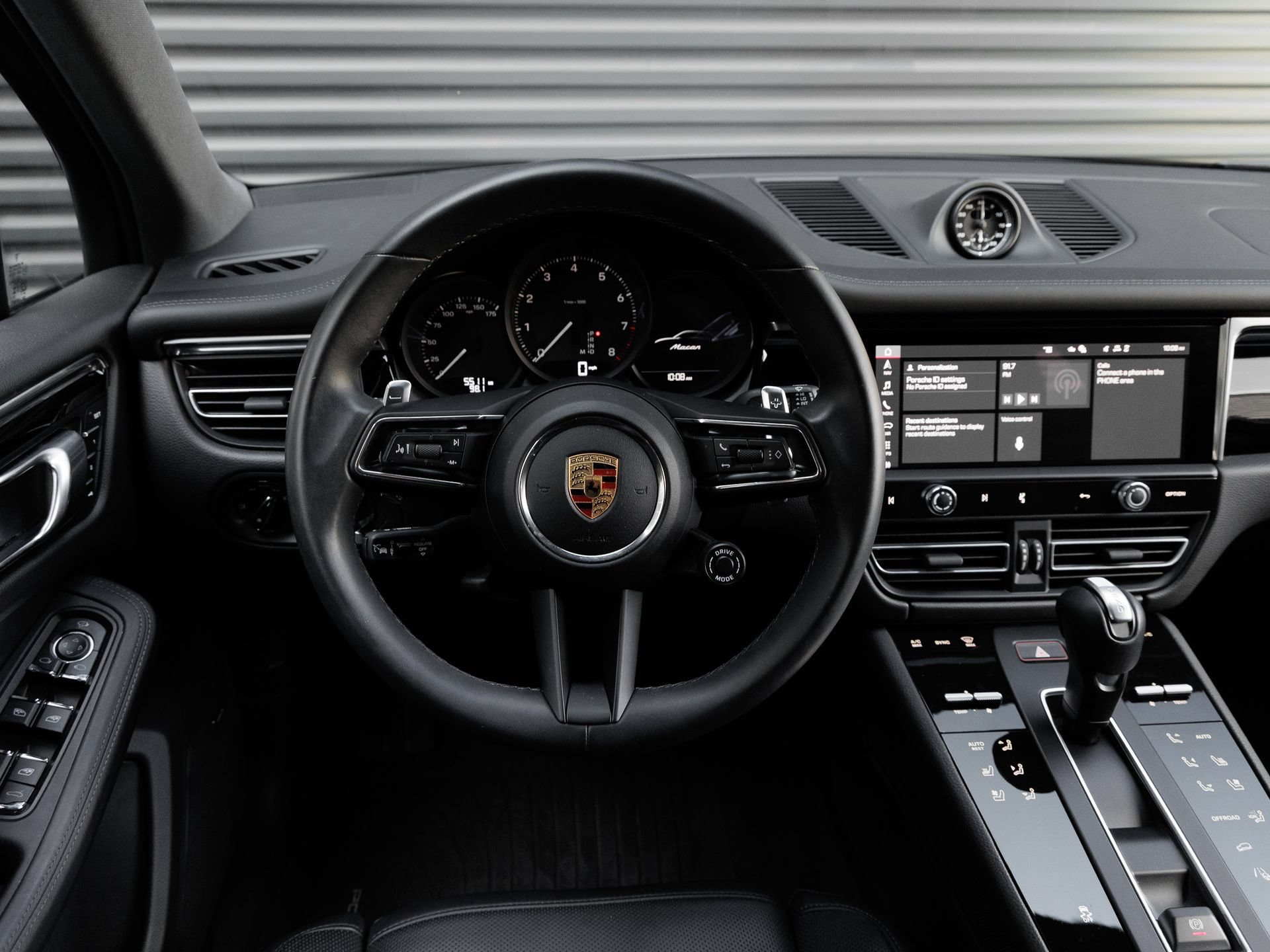 Certified 2026 Porsche Macan AWD/4WD image 16
