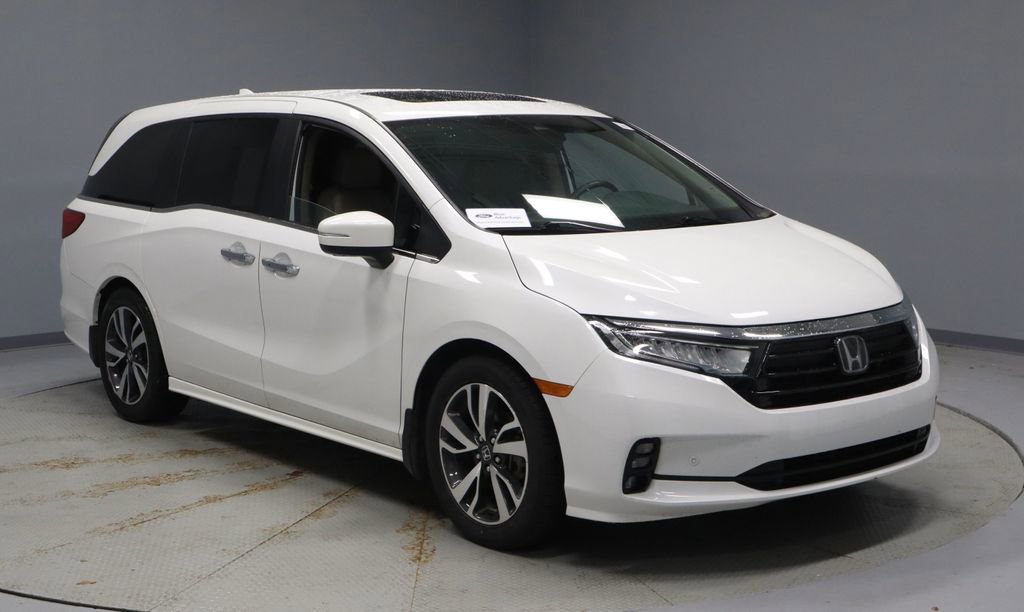 Used 2023 Honda Odyssey Touring image 1