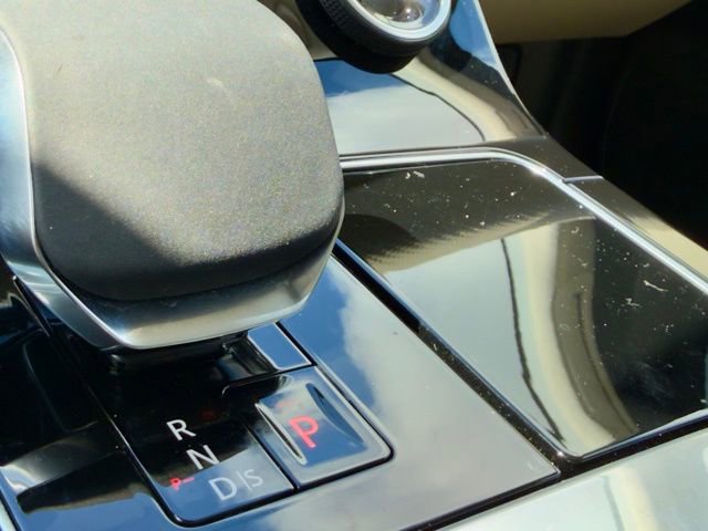 Used 2023 Land Rover Range Rover Velar R-Dynamic S image 15