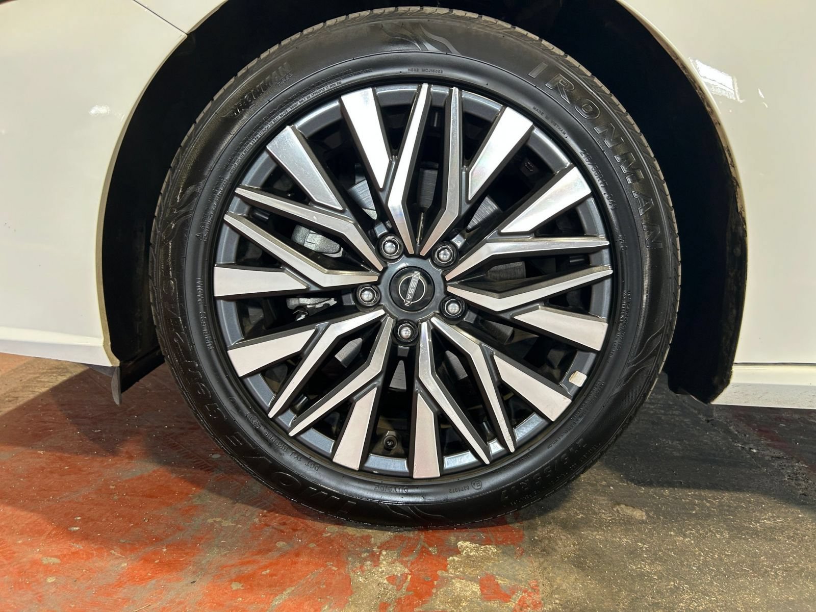 Used 2025 Nissan Altima 2.5 SV FWD image 24