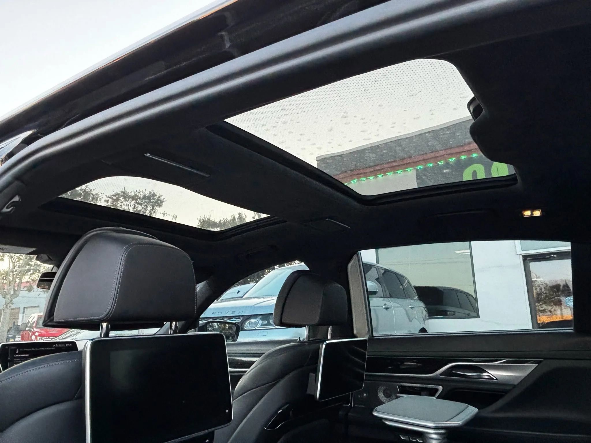 Used 2017 BMW 750i image 33