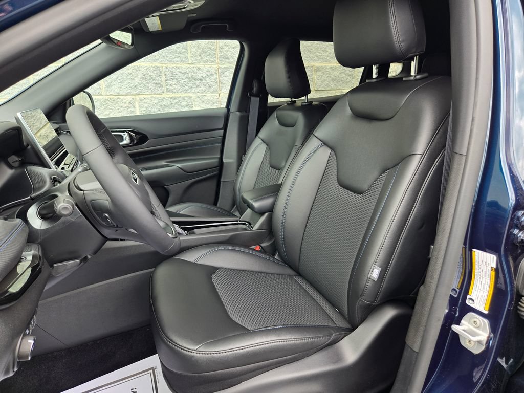 New 2026 Jeep Compass Latitude AWD/4WD image 14