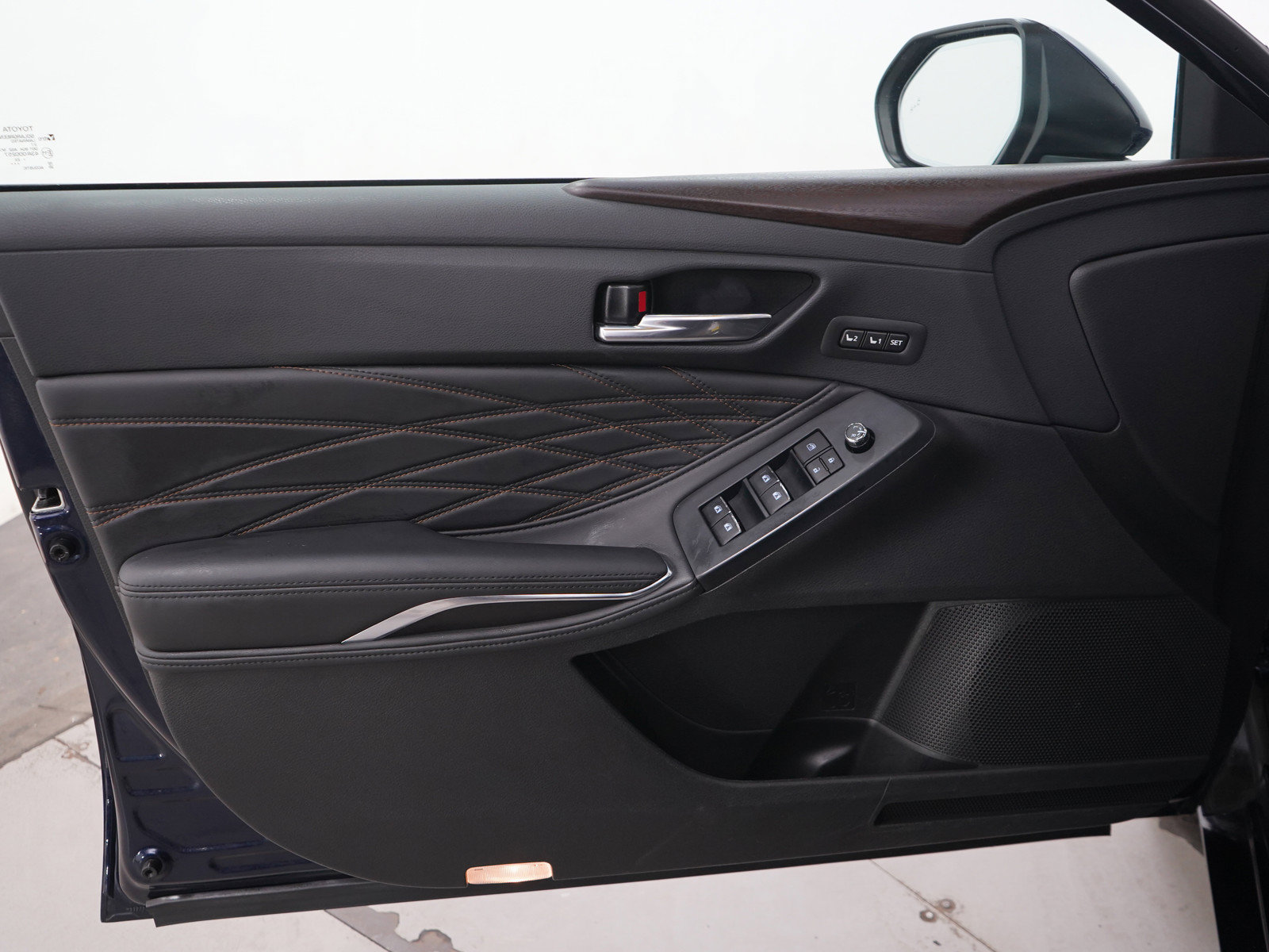 Used 2022 Toyota Avalon Limited FWD image 19