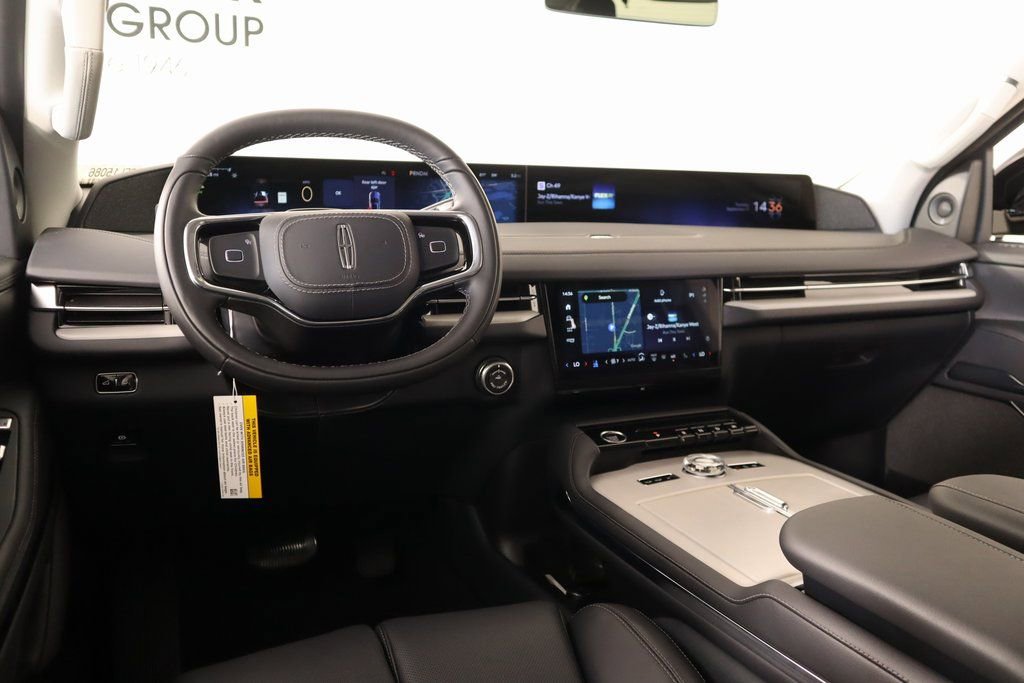 New 2025 Lincoln Navigator Reserve image 2