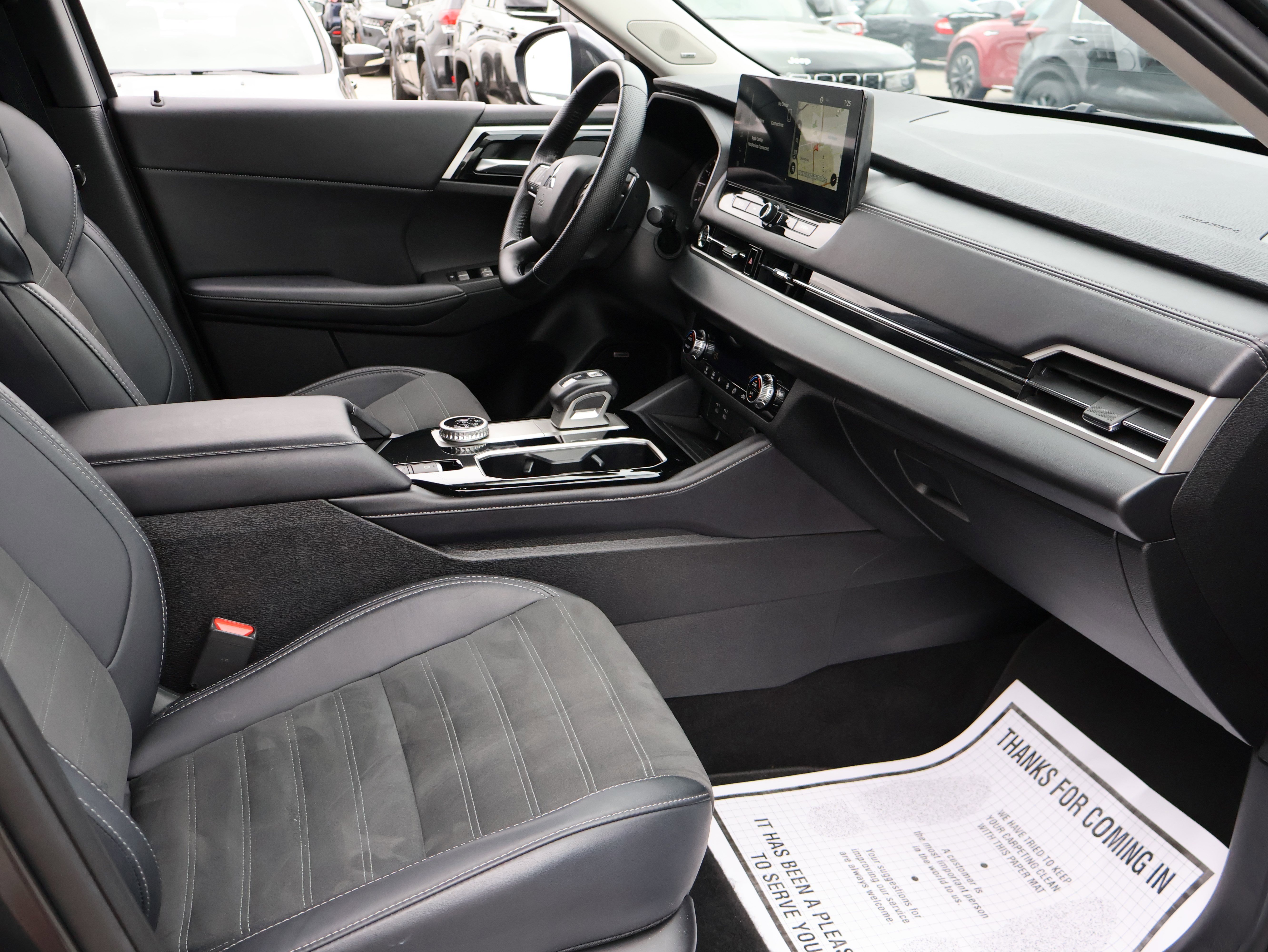 Used 2025 Mitsubishi Outlander SE image 7