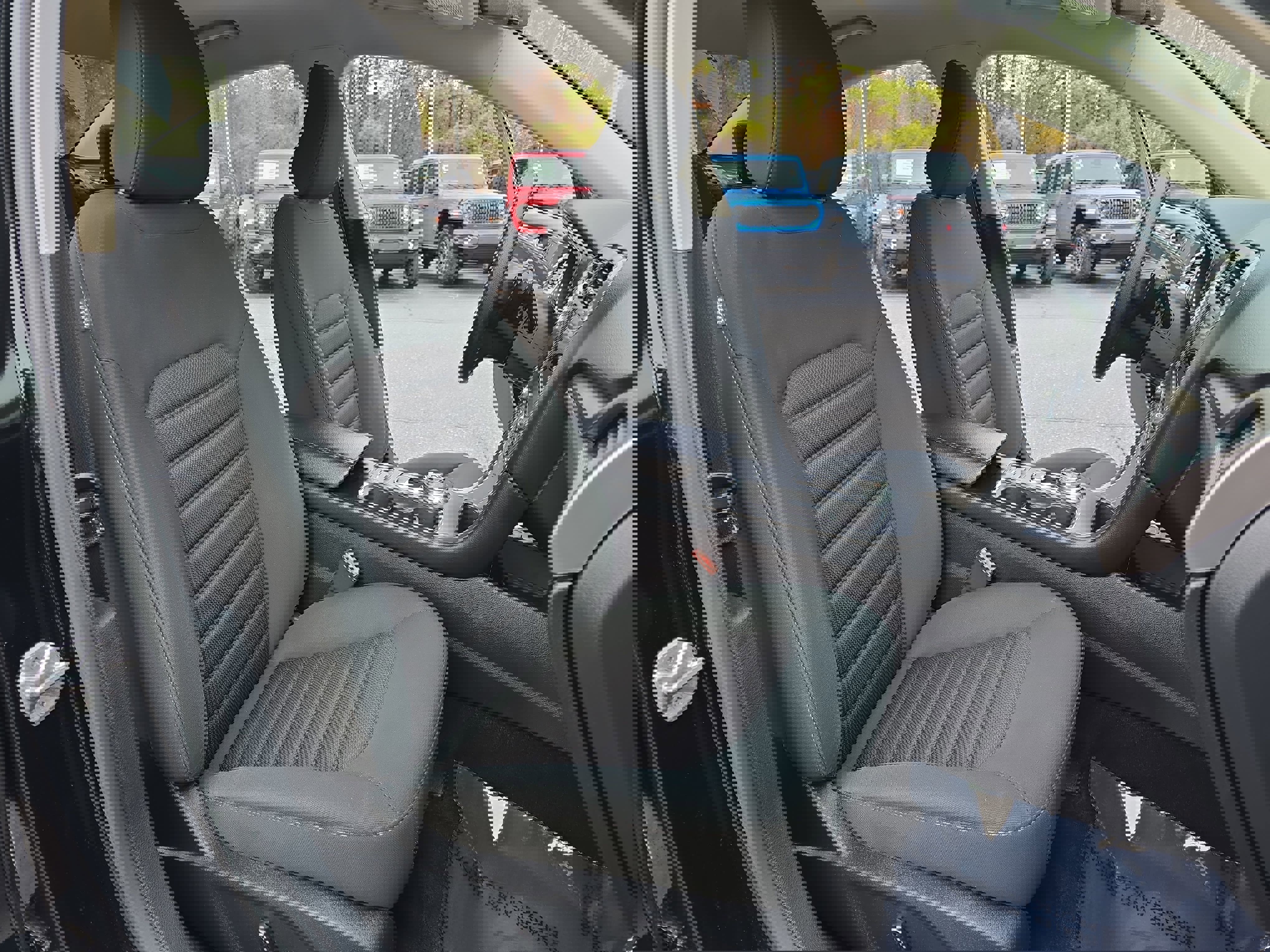 Used 2017 Ford Fusion SE w/ Fusion SE Technology Package image 10