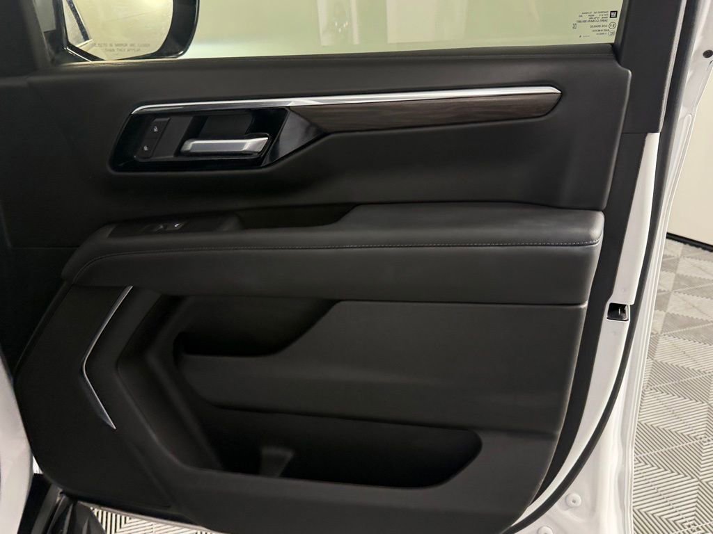 Used 2025 Chevrolet Tahoe LT image 35