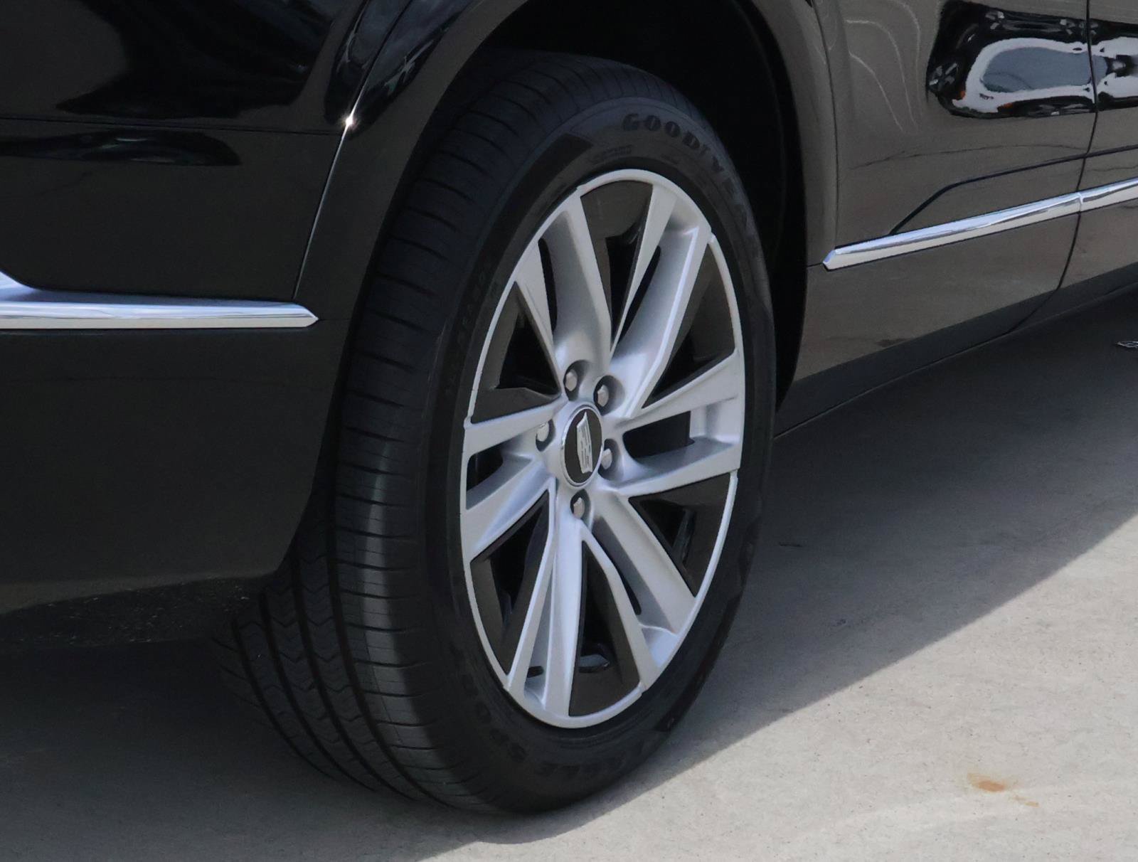 Certified 2027 Cadillac Vistiq Luxury AWD/4WD image 12