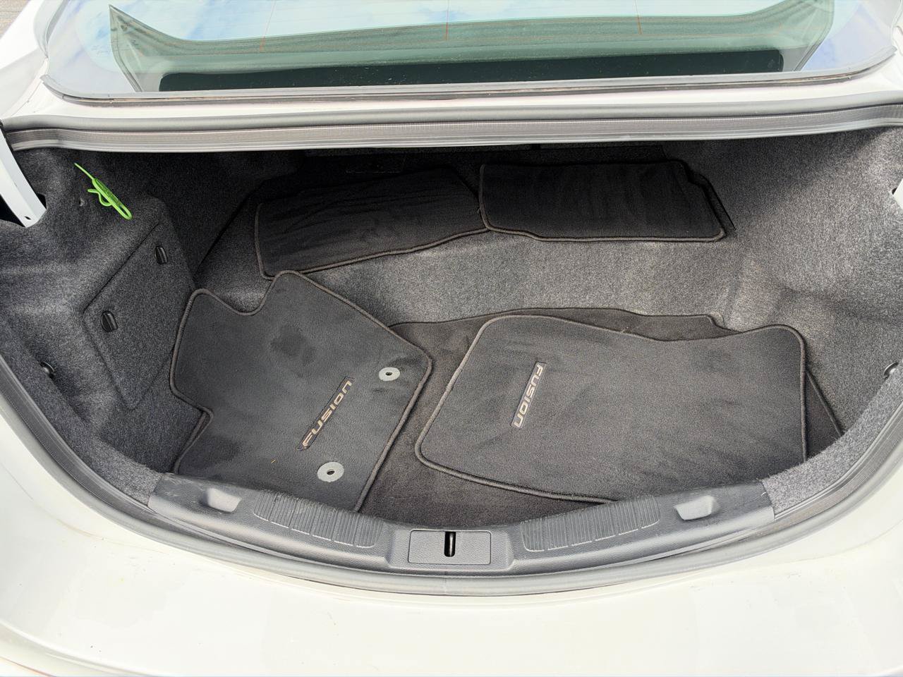 Used 2019 Ford Fusion SE FWD image 29