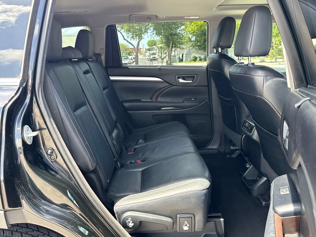 Used 2015 Toyota Highlander XLE FWD image 26