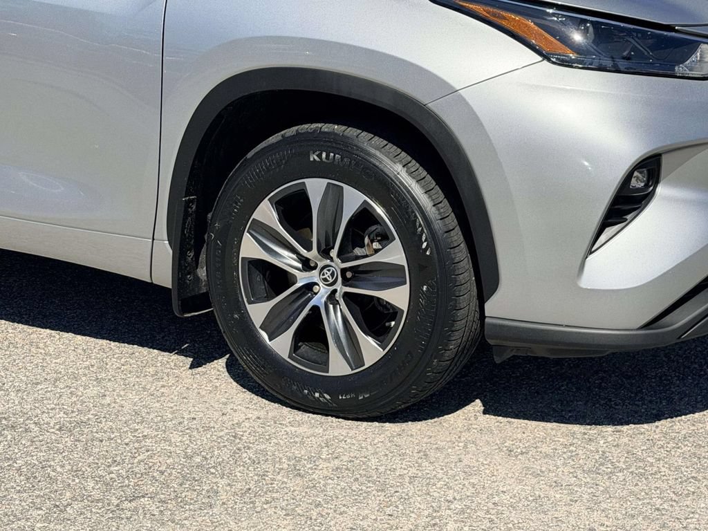 Used 2025 Toyota Highlander XLE AWD/4WD image 26