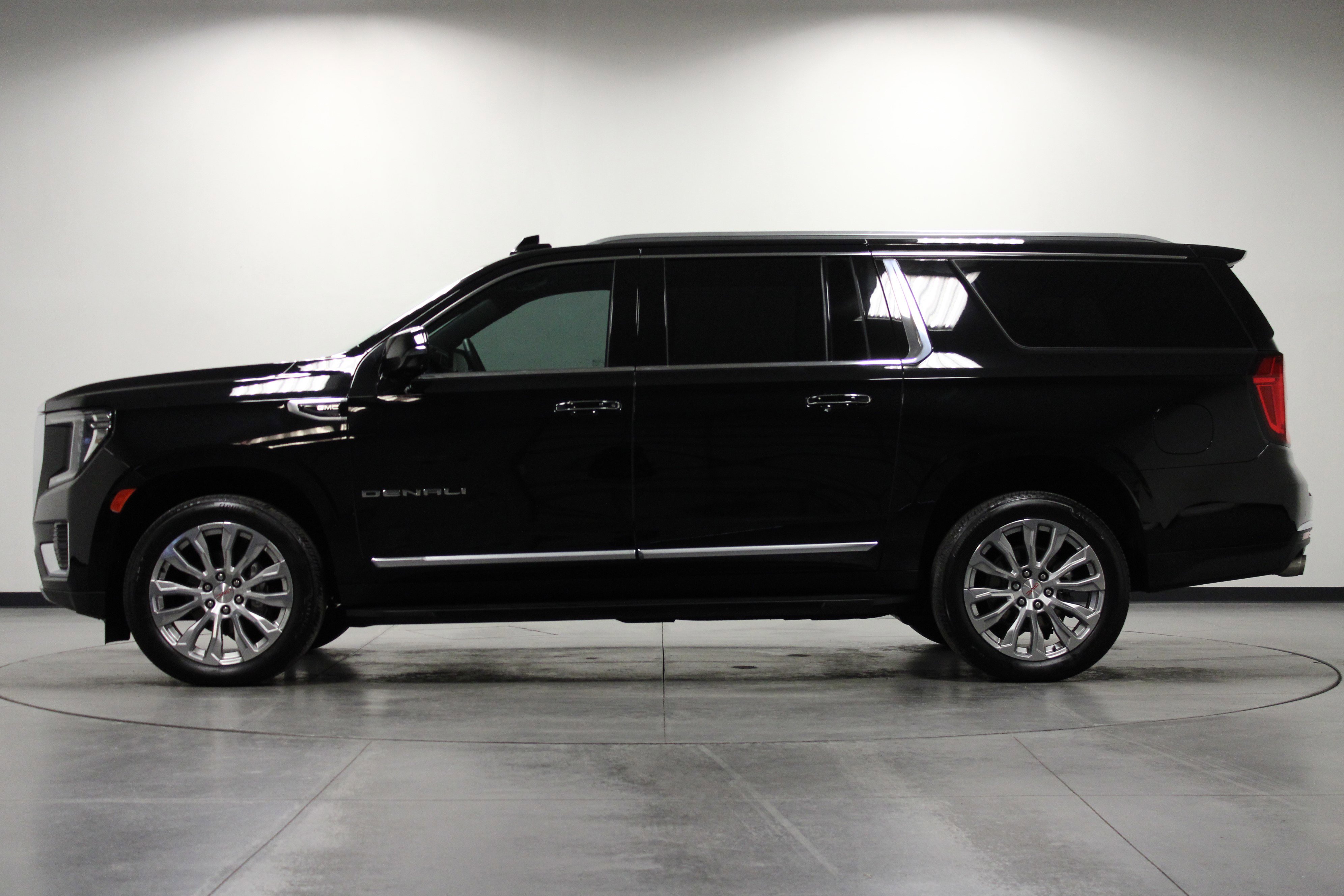 Used 2024 GMC Yukon XL Denali image 7
