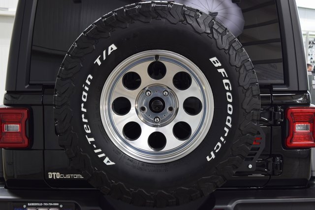 Used 2025 Jeep Wrangler Unlimited Rubicon w/ Technology Group image 27