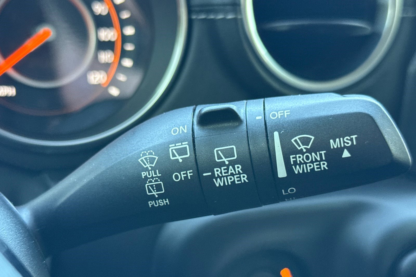 Used 2018 Jeep Wrangler Unlimited Sahara image 32