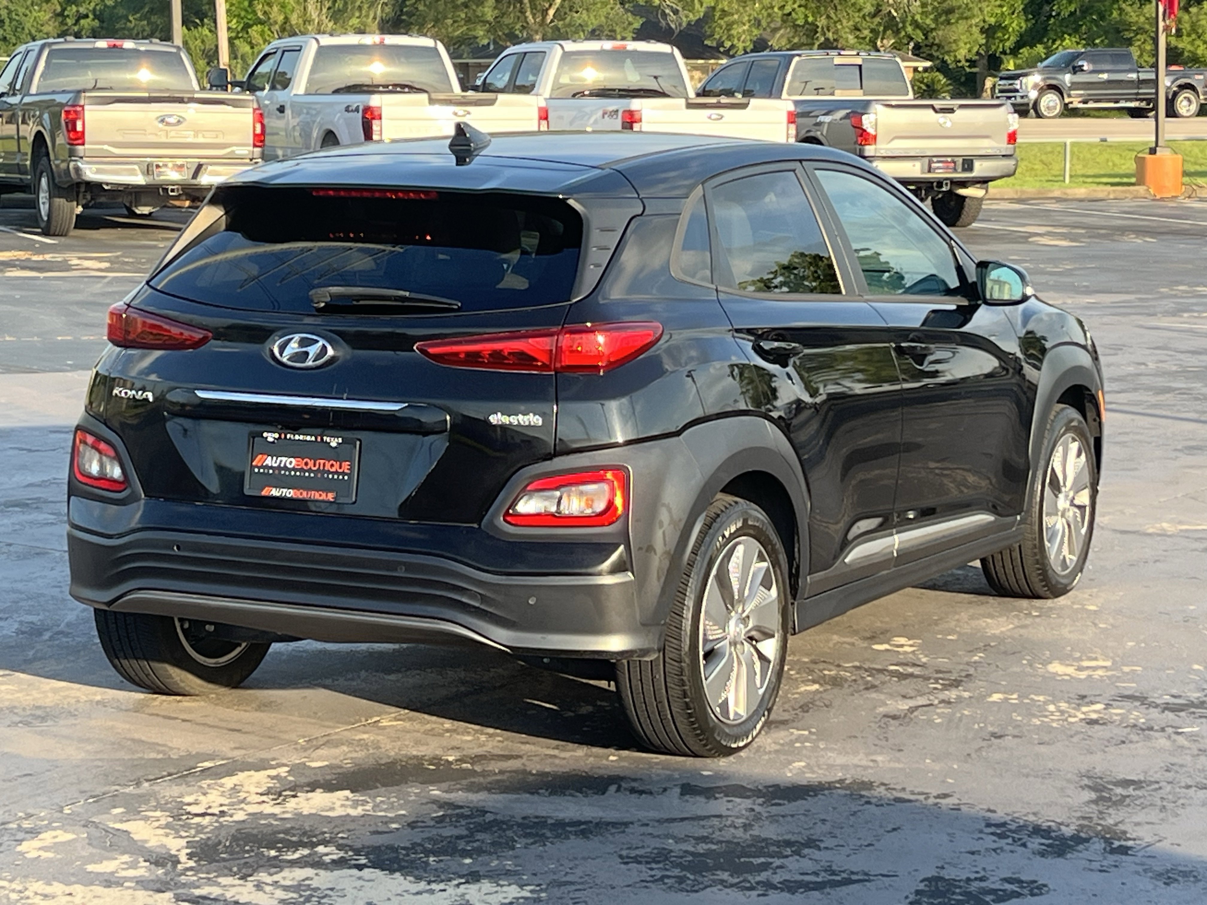 Used 2021 Hyundai Kona Ultimate w/ Cargo Package FWD image 9
