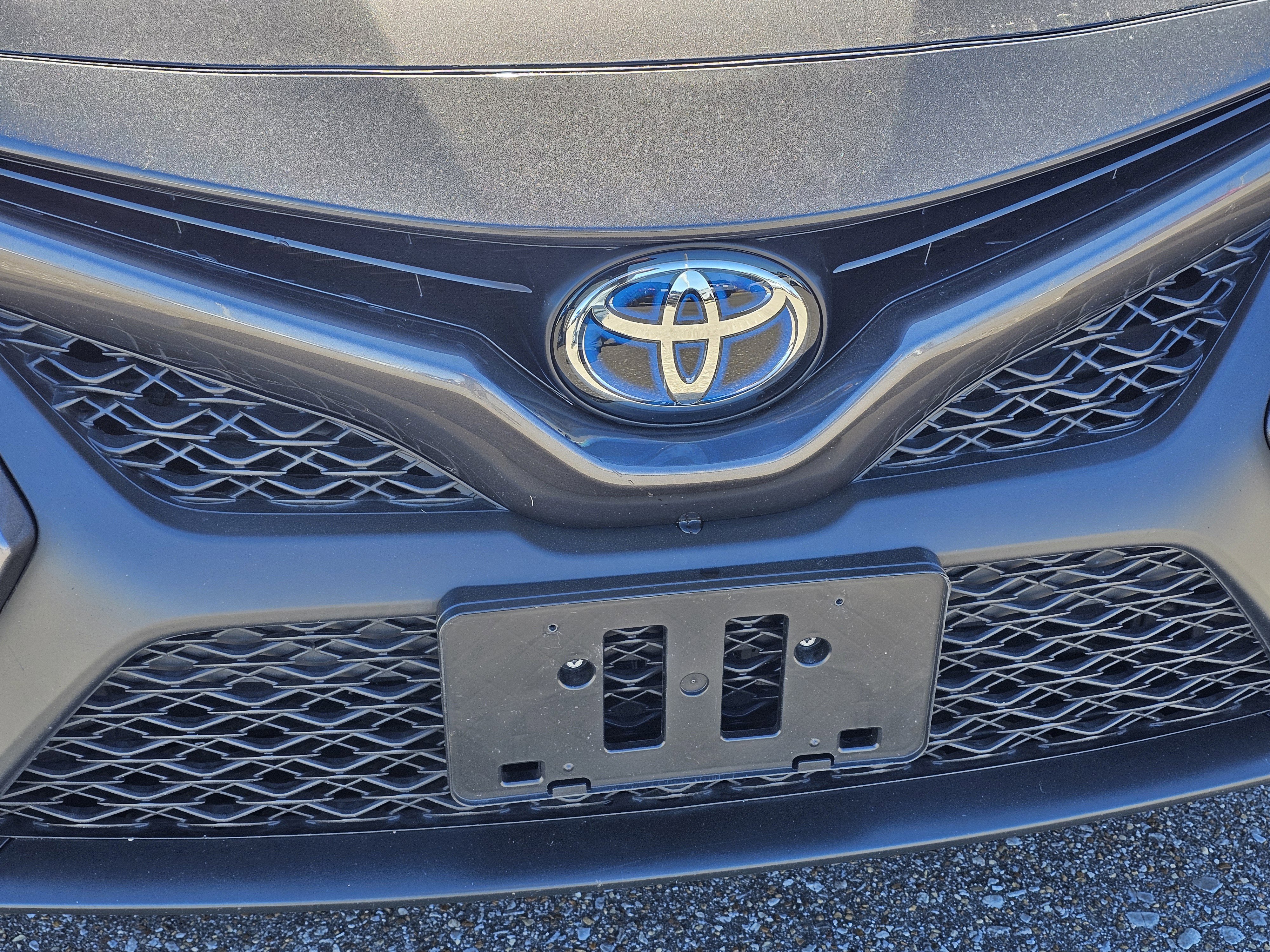 Used 2020 Toyota Camry SE image 3