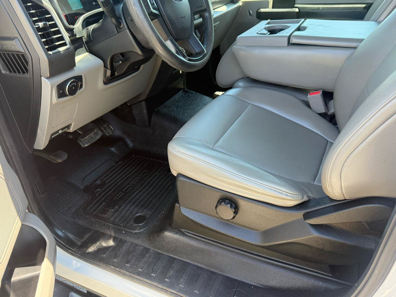 Used 2017 Ford F350 XL w/ Power Equipment Group RWD image 16