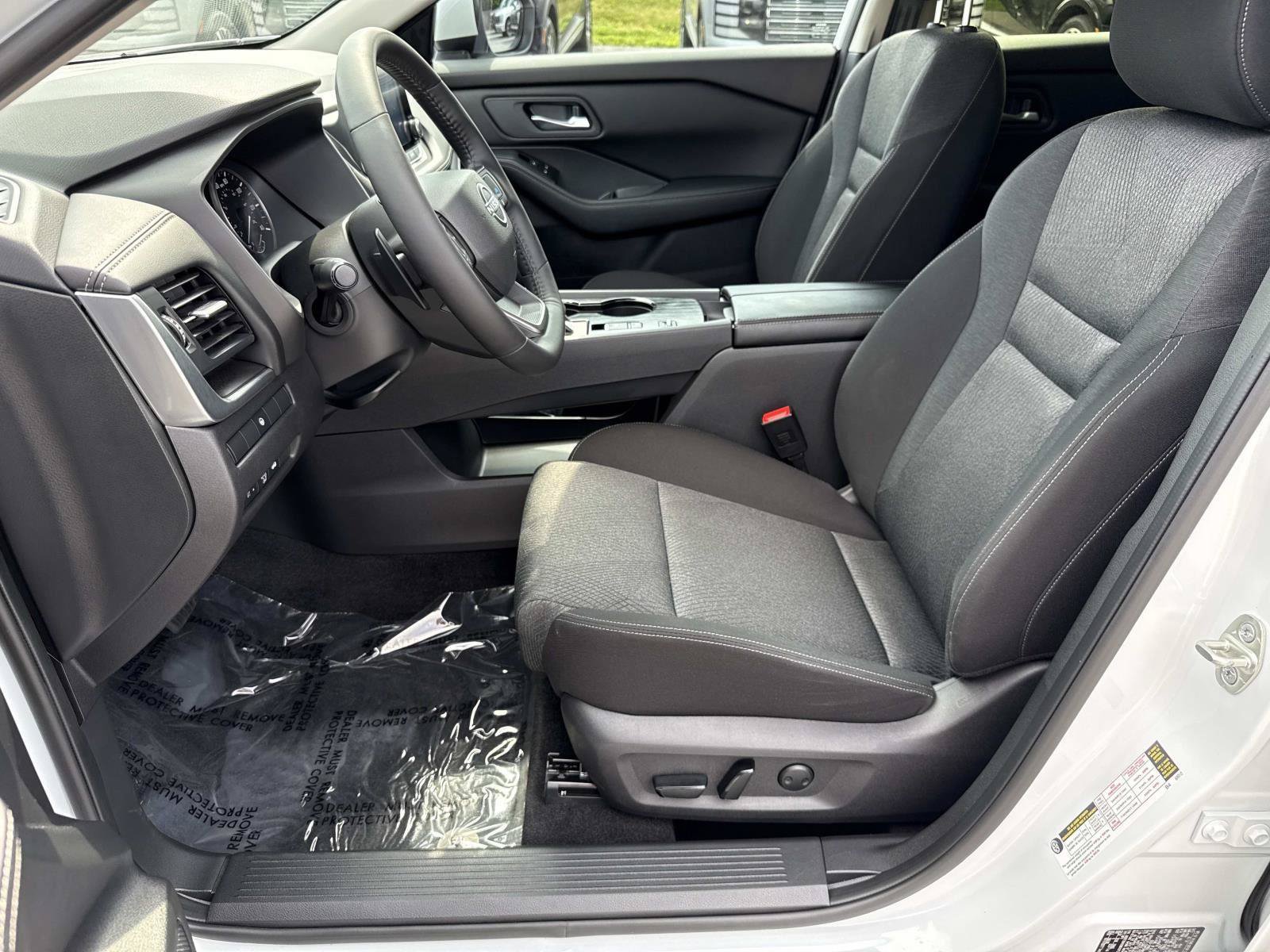 Used 2025 Nissan Rogue SV FWD image 24