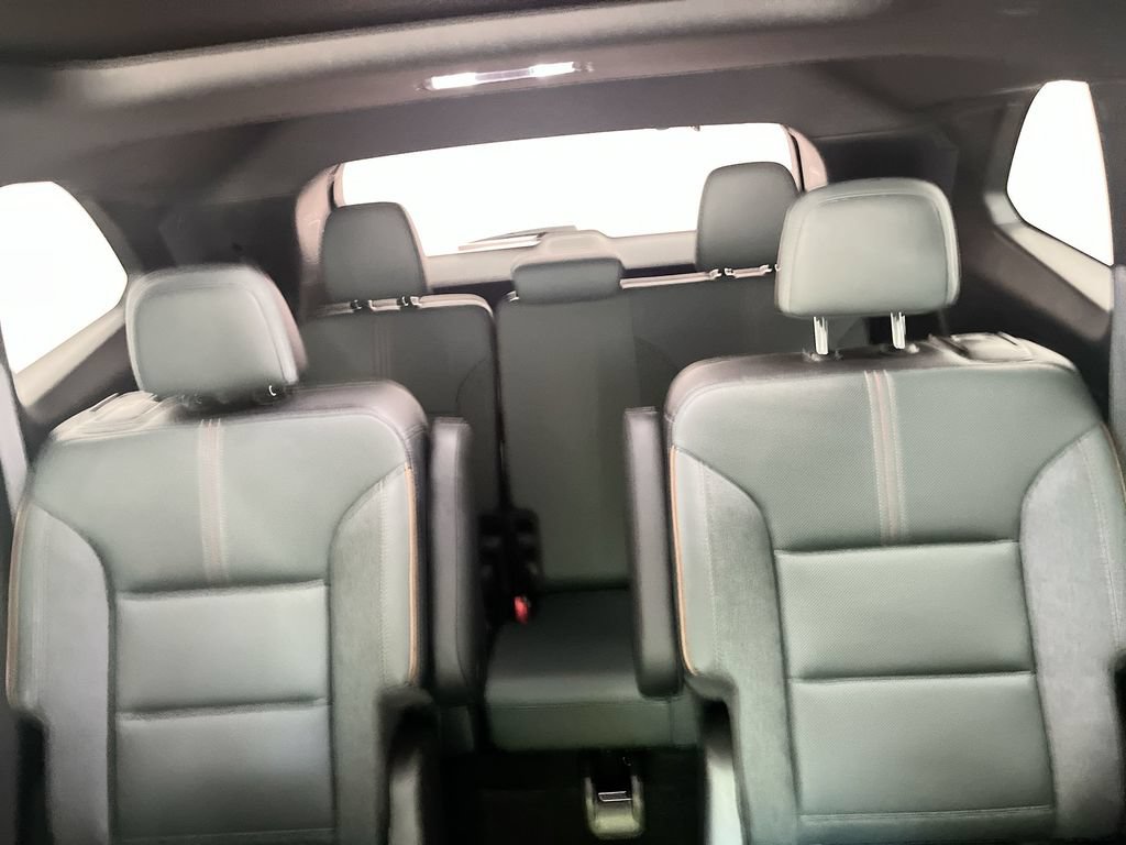 Used 2025 GMC Acadia AT4 w/ Luxury Package AWD/4WD image 28