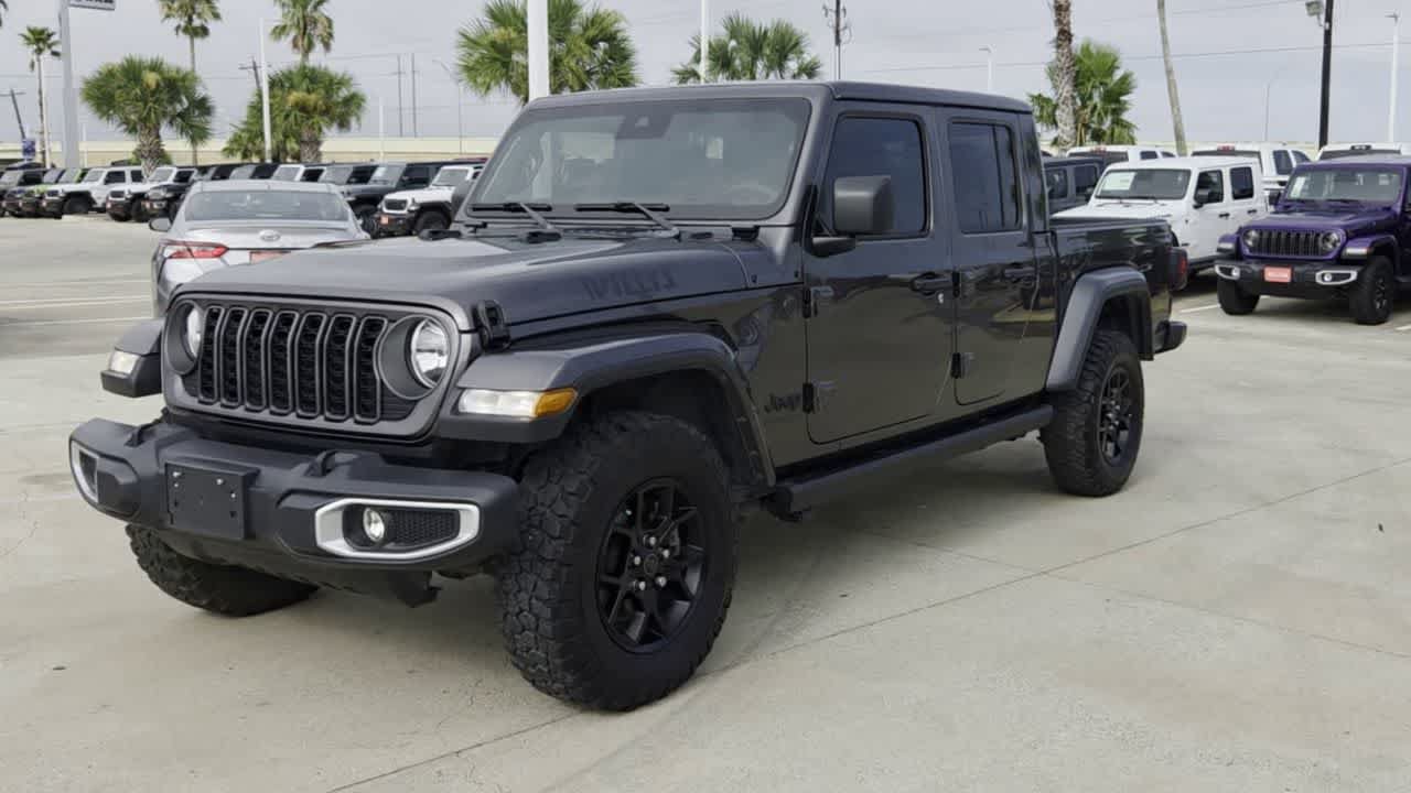 Used 2025 Jeep Gladiator Sport AWD/4WD image 4