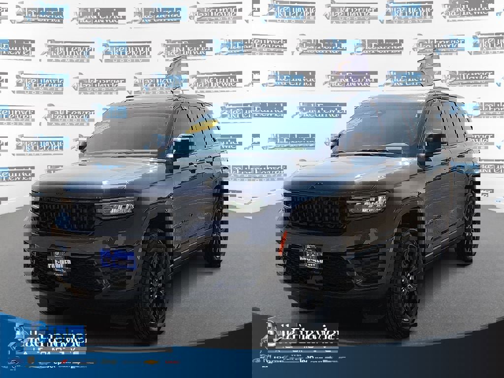 Used 2025 Jeep Grand Cherokee Altitude AWD/4WD image 1