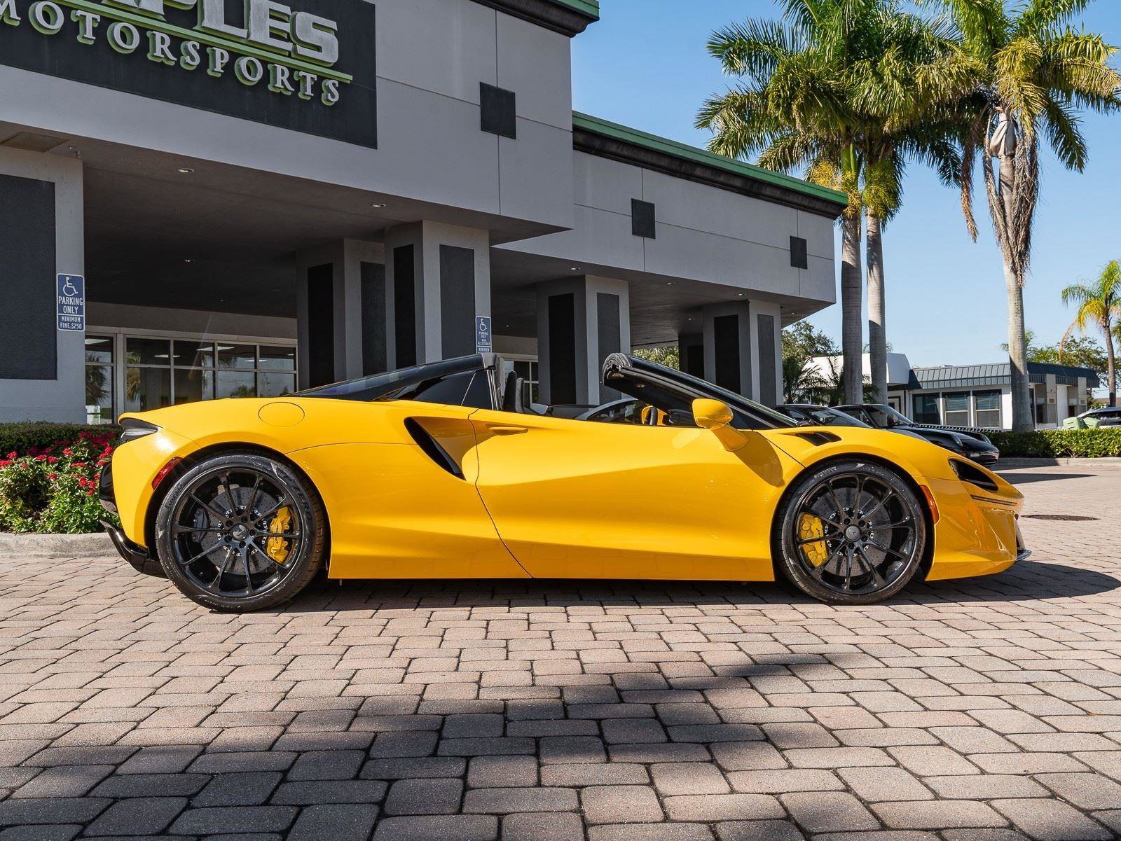 Used 2025 McLaren Artura Spider image 7