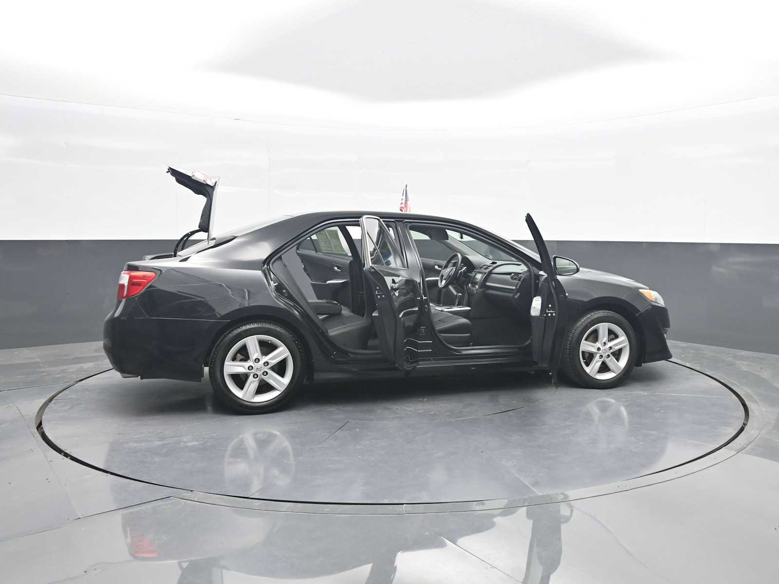 Used 2014 Toyota Camry SE FWD image 80