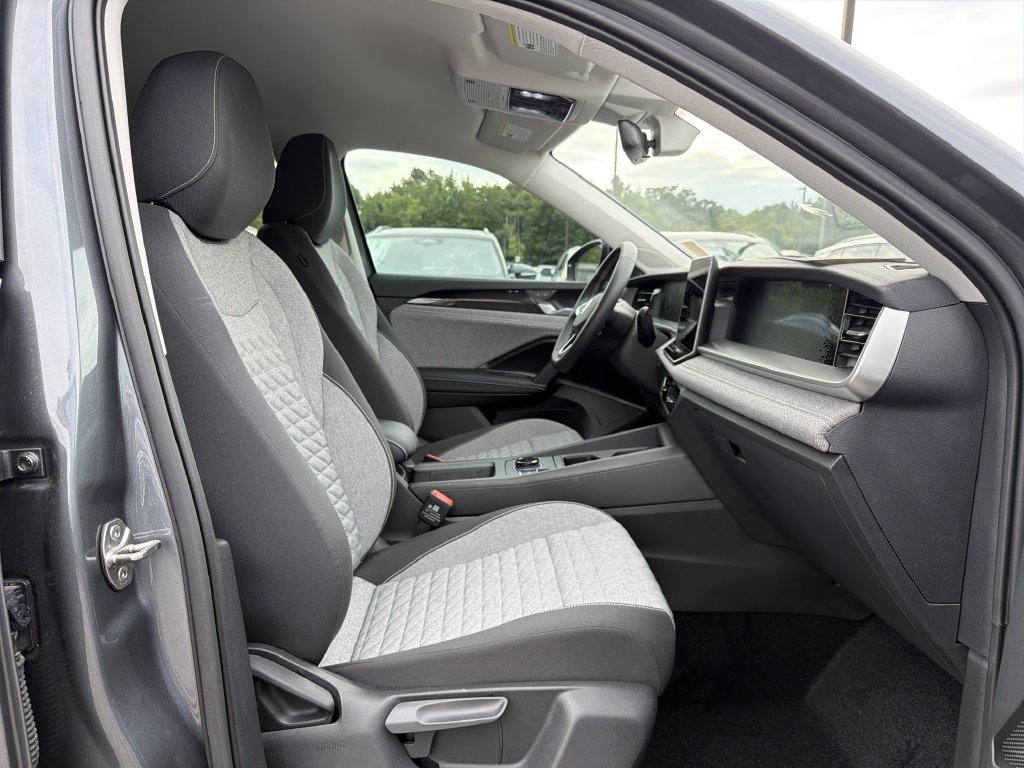 New 2025 Volkswagen Tiguan S FWD image 17