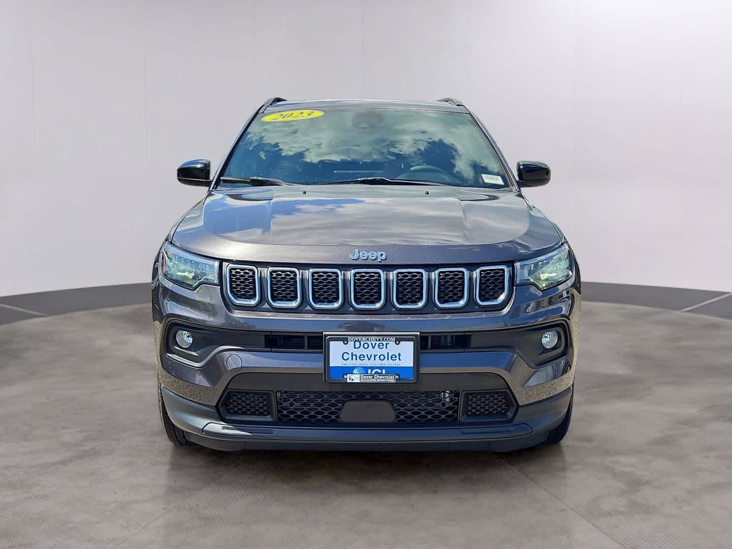 Used 2023 Jeep Compass Latitude w/ Convenience Group AWD/4WD image 2