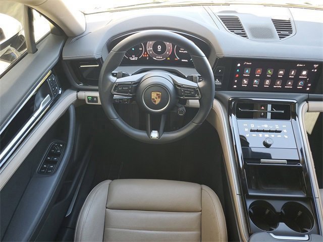 Used 2025 Porsche Panamera image 38