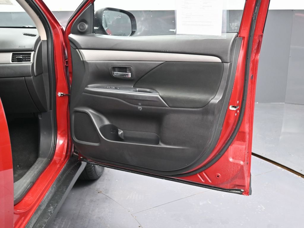 Used 2018 Mitsubishi Outlander ES image 35