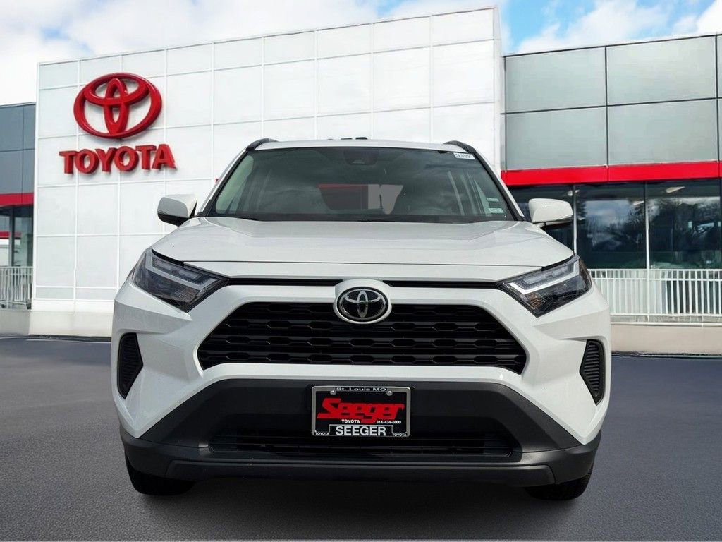 Used 2025 Toyota RAV4 XLE AWD/4WD image 9